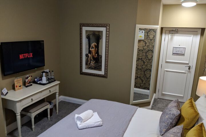 Room 16 of 164