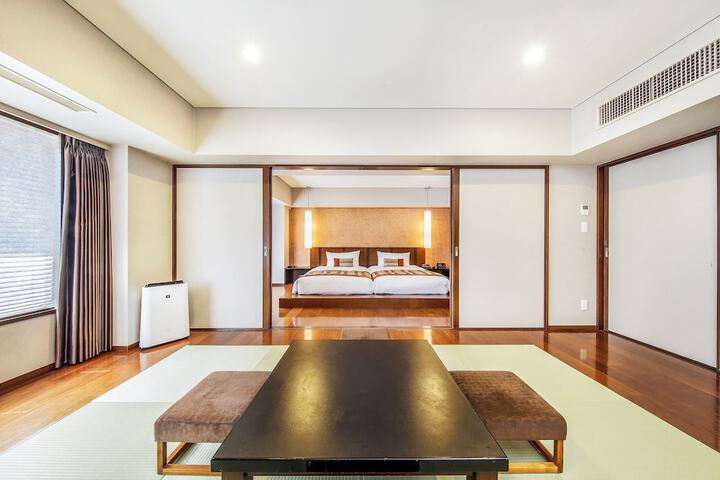 Room 11 of 43