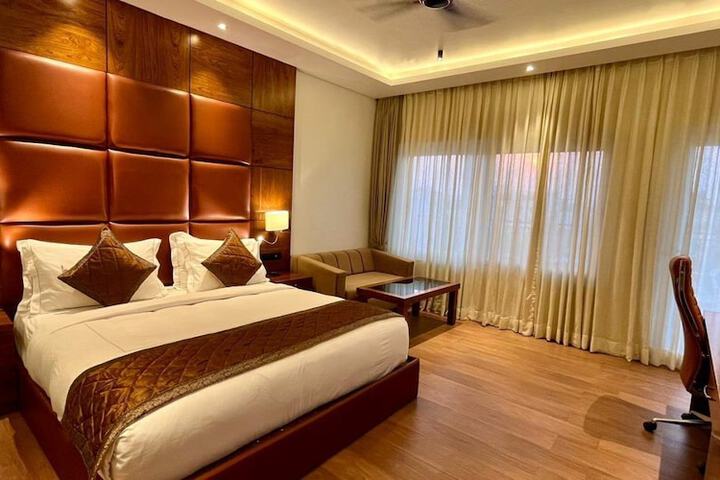 Hotel Guru Surbhi