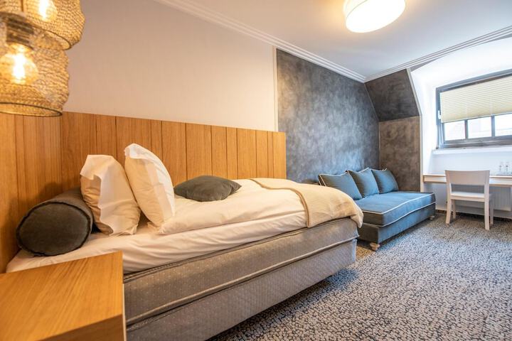 Room 12 of 41