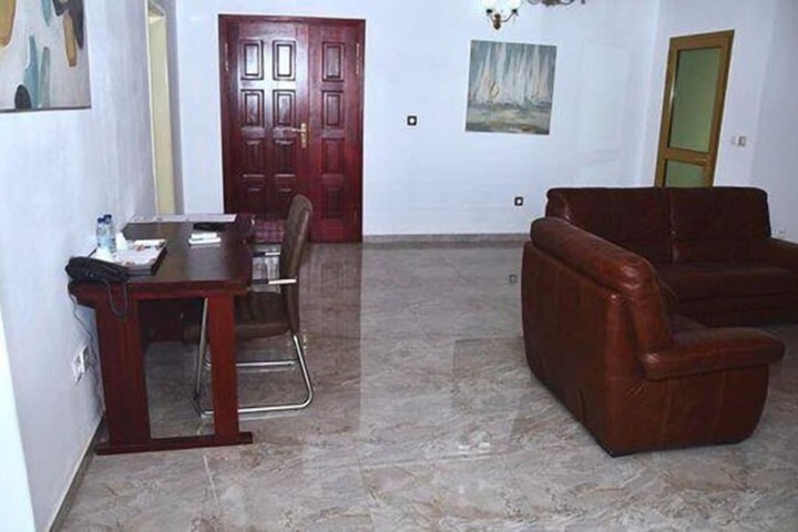 Room 8 of 16