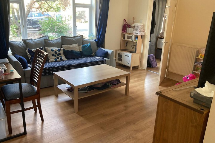 Room 4 of 10