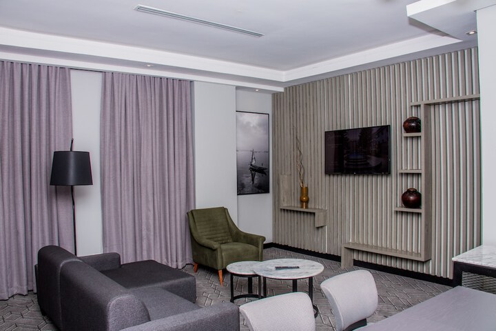 Room 56 of 193