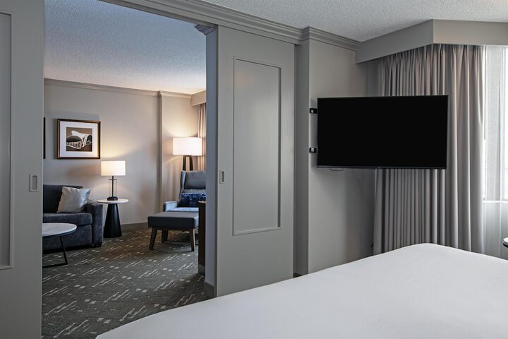 Room 15 of 102