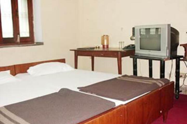 Room 2 of 5