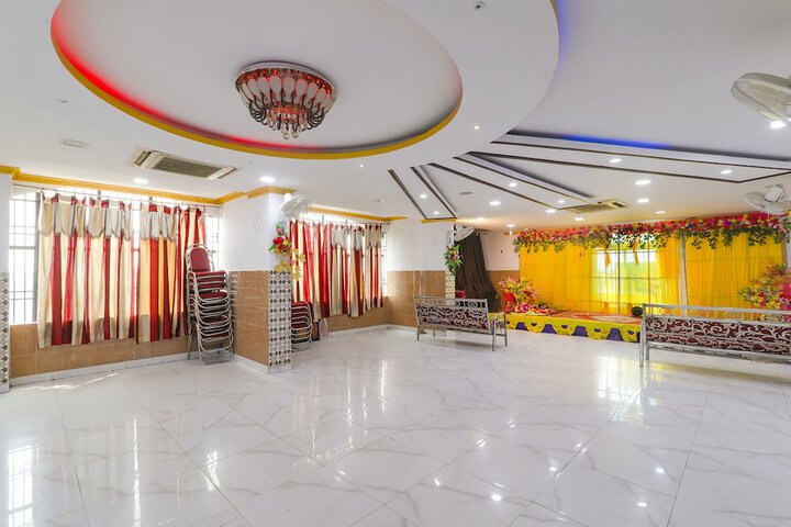 Ballroom/Hall 31 of 32