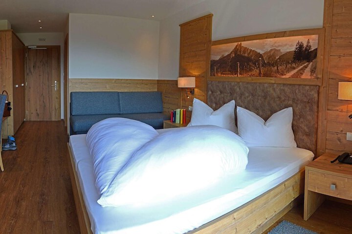 Room 45 of 143