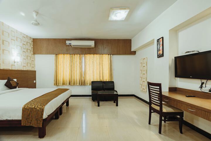 Room 2 of 30