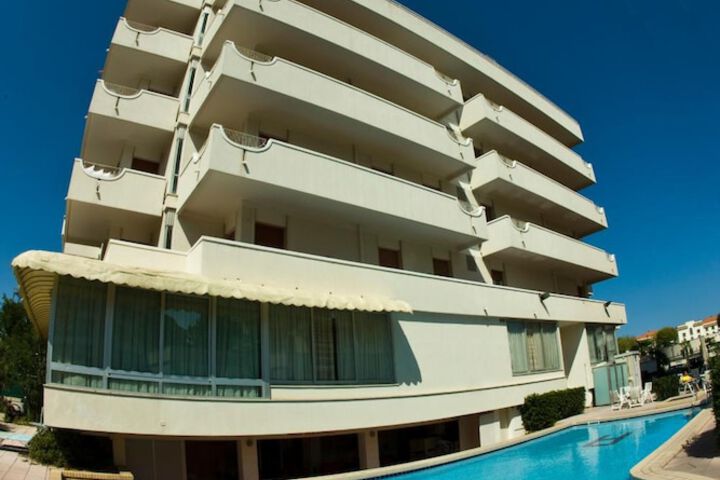 Pools & Facilities