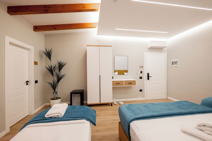 Golemi Lux Hotel