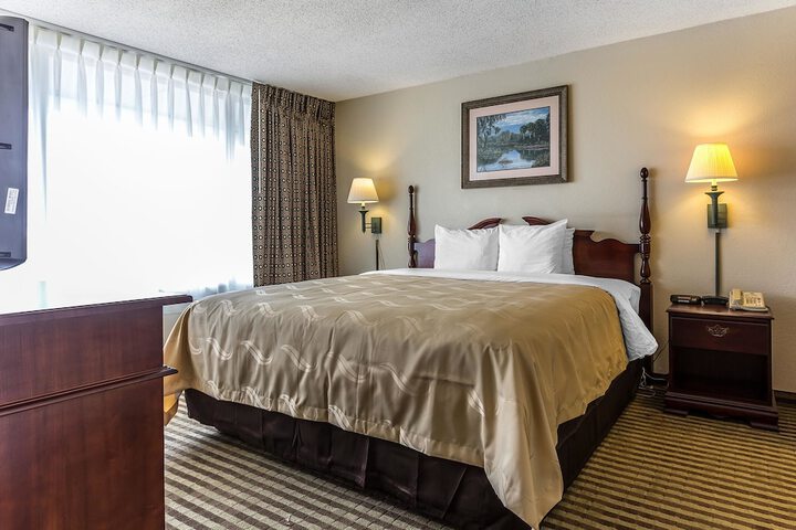 Standard | King Bed (1 of 14)