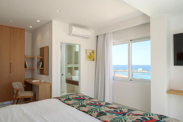 Room 52 of 152
