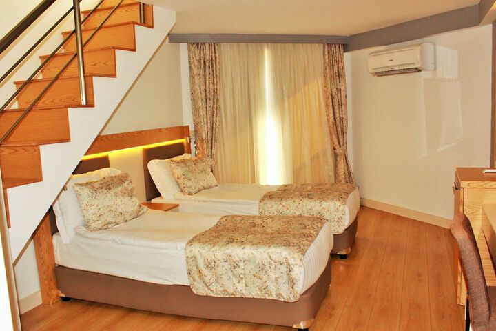 Room 9 of 121