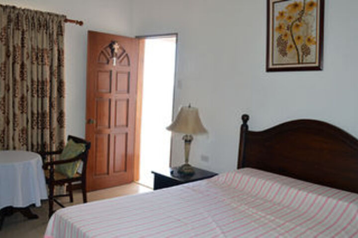 Room 4 of 10