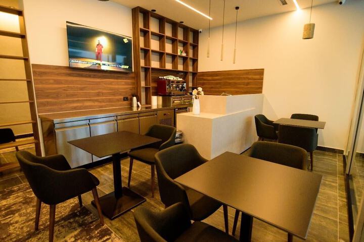 Lounge 85 of 88