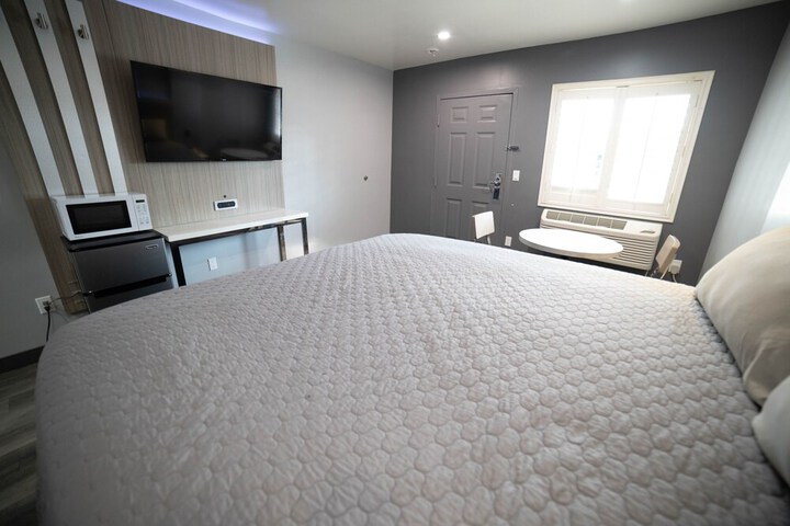 1 King Bed (17 of 23)