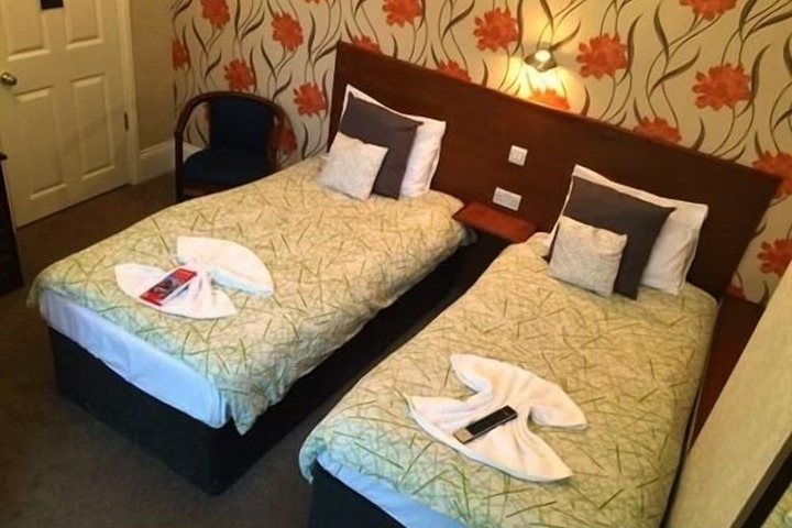 Room 5 of 130