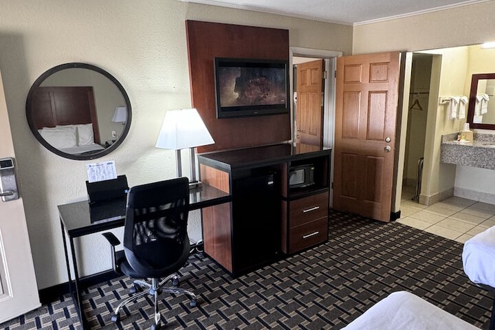 2 Double Beds (1 of 8)