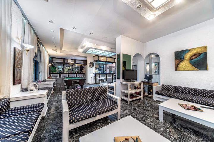 Guest Lobby