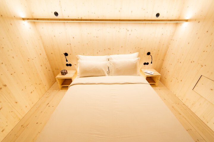 Room 9 of 46
