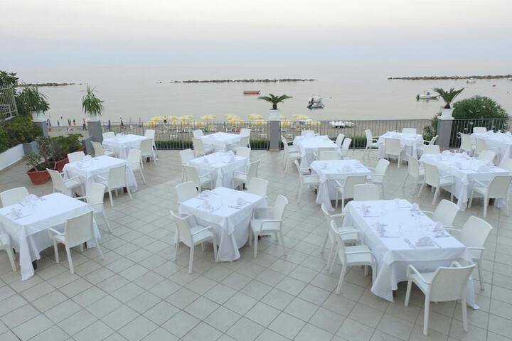 Dining 50 of 62