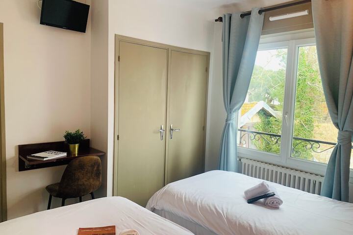 Room 10 of 35