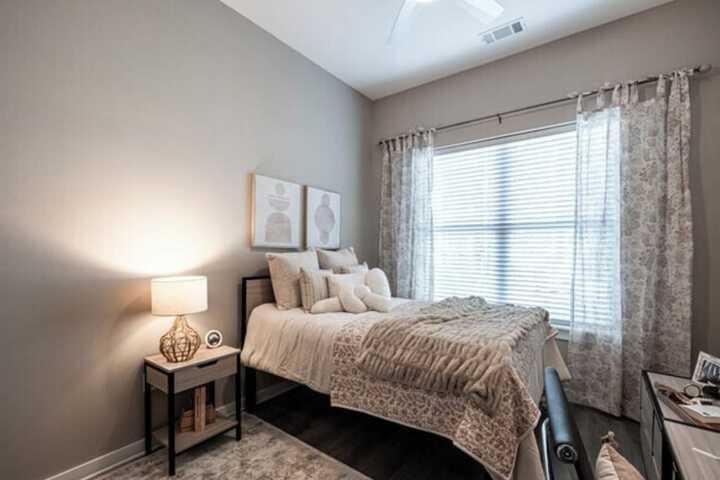 Room 4 of 16