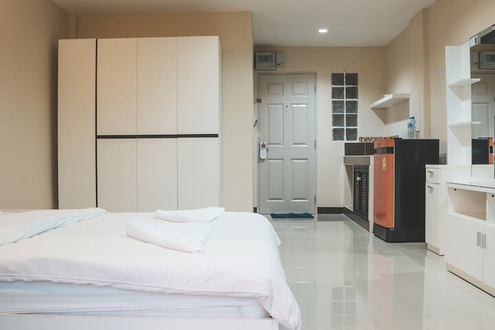 Room 9 of 18