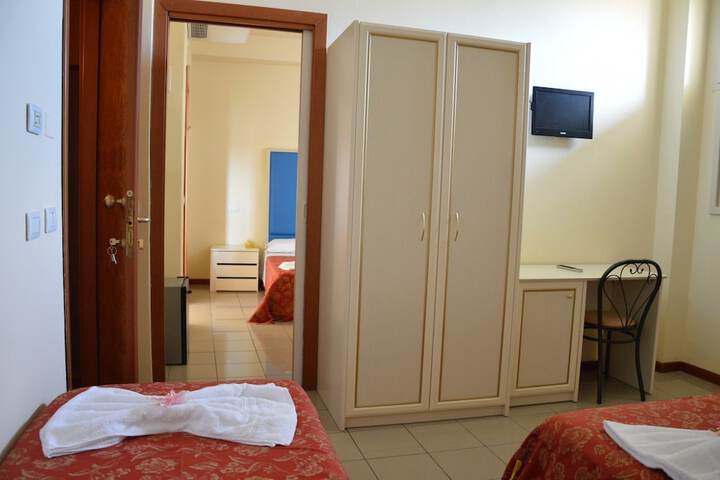 Room 5 of 19