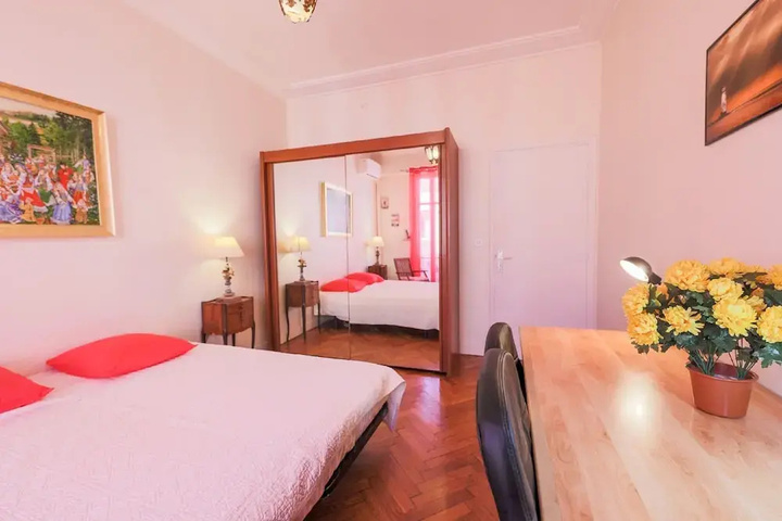 Room 4 of 19