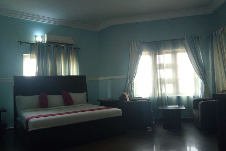 Room 8 of 30