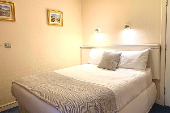 Room 2 of 59