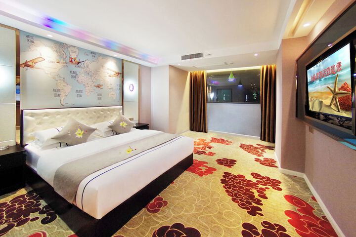 Room 5 of 10
