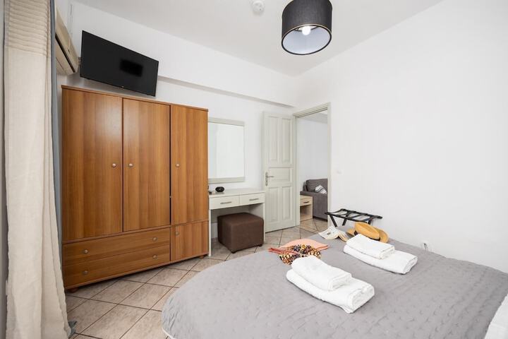 Room 4 of 73