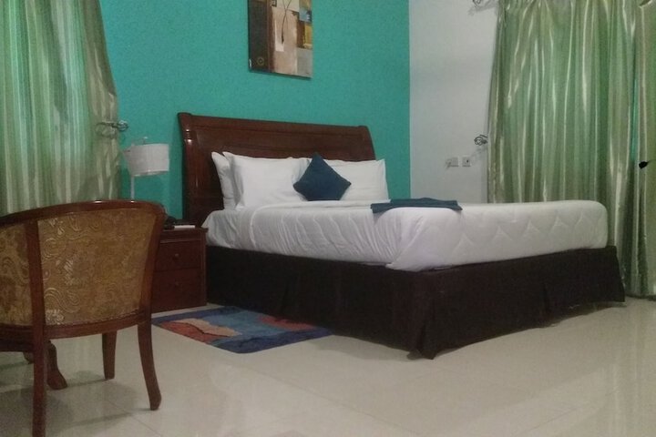 Room 8 of 13
