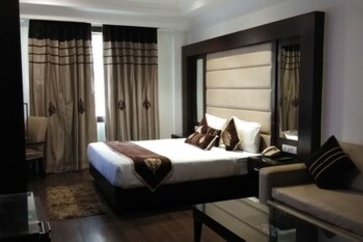 Room 8 of 14