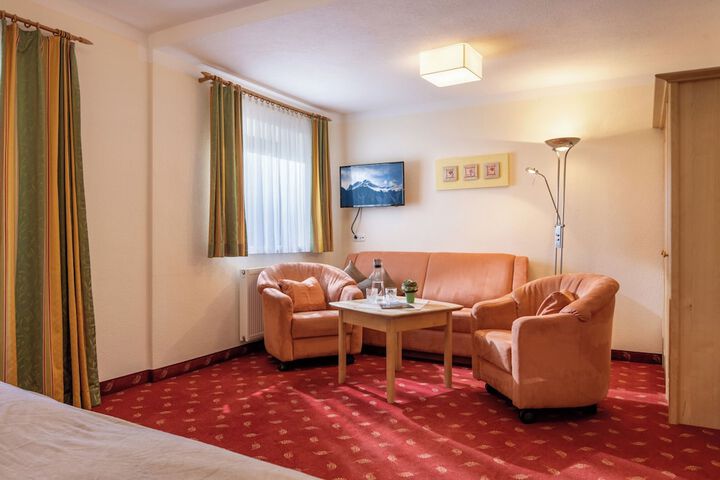 Room 14 of 77