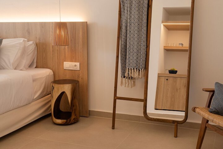 Room 4 of 69