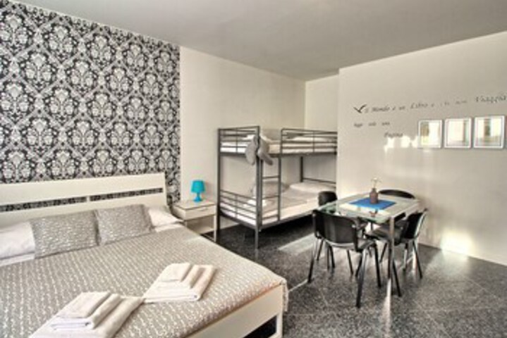 Room 25 of 40