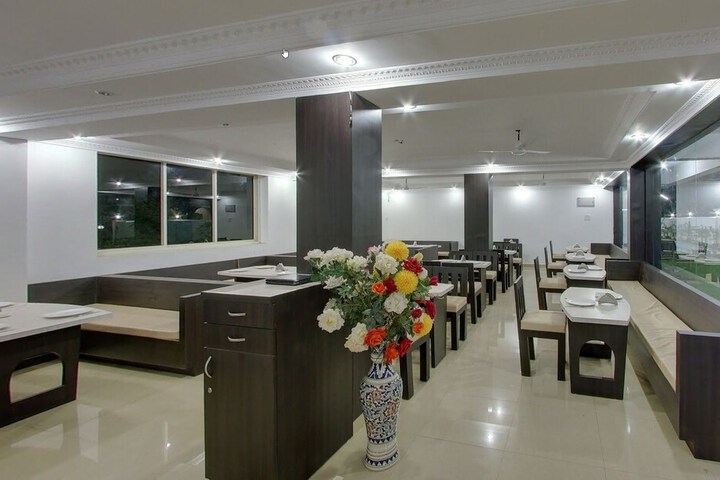 Dining 14 of 16