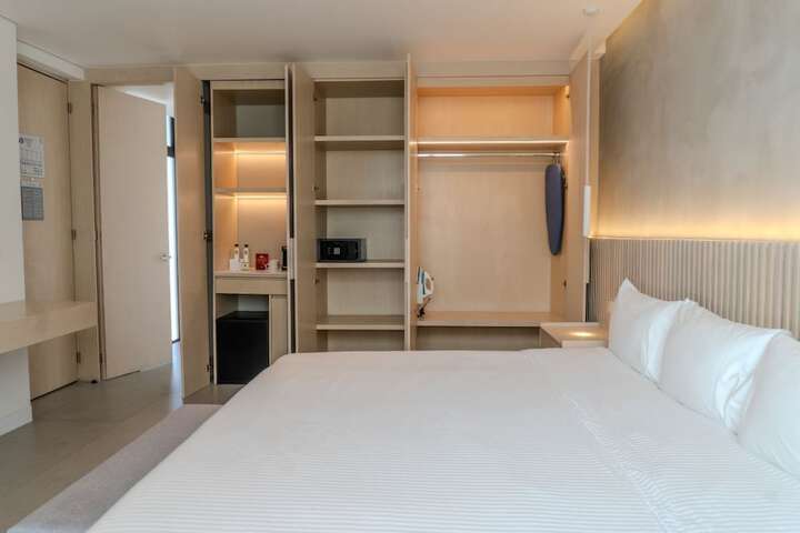 Room 50 of 90