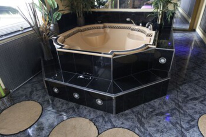 Hot Tub 22 of 26