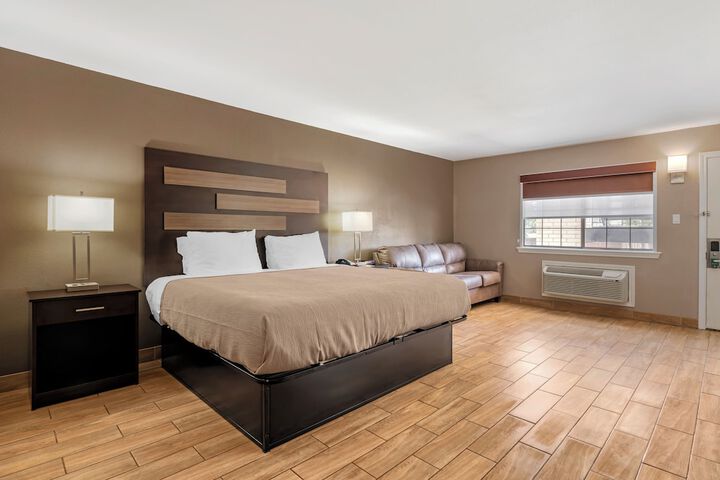Standard | King Bed (18 of 21)