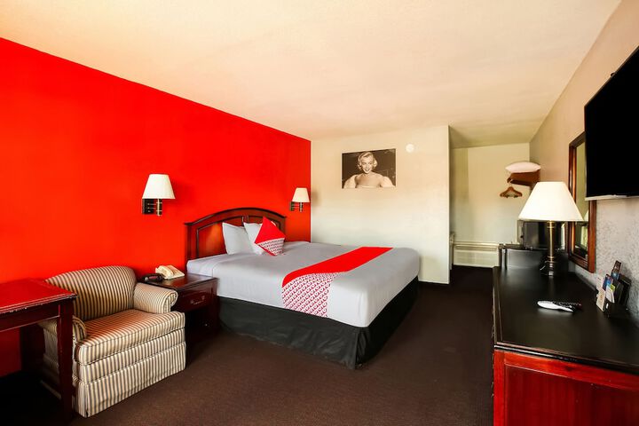 1 King Bed (7 of 12)