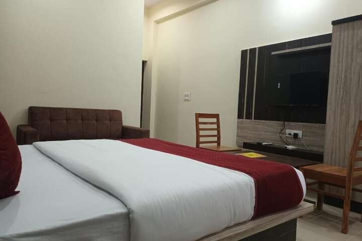 Room 6 of 32