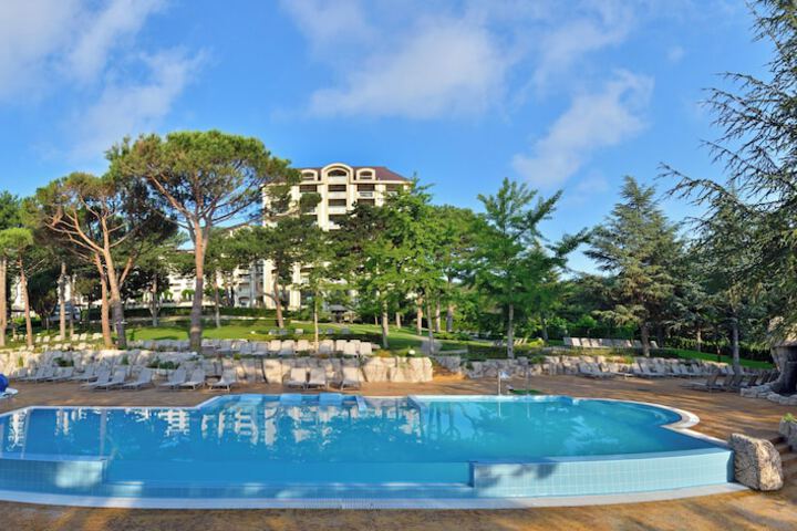 Hotel with Pool