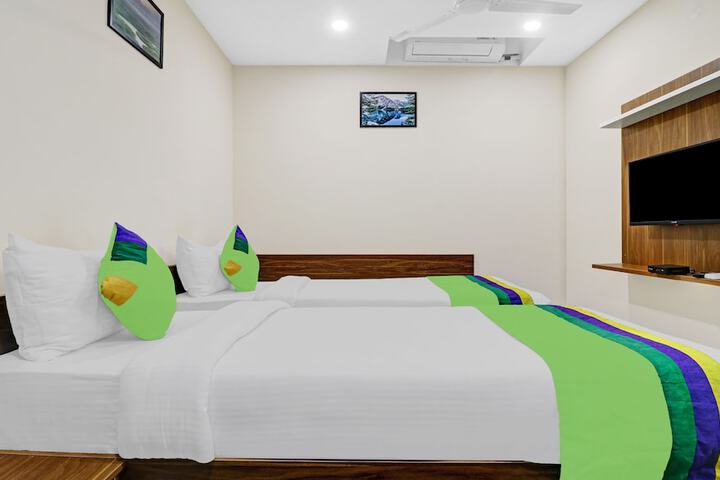 Room 6 of 30