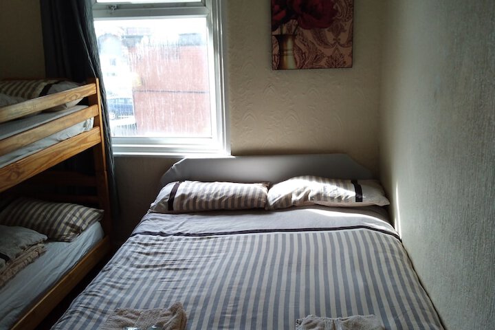 Room 6 of 37