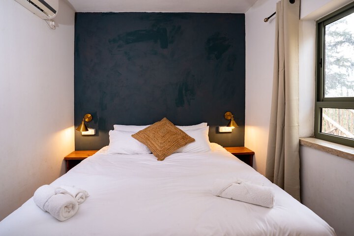 Room 10 of 30
