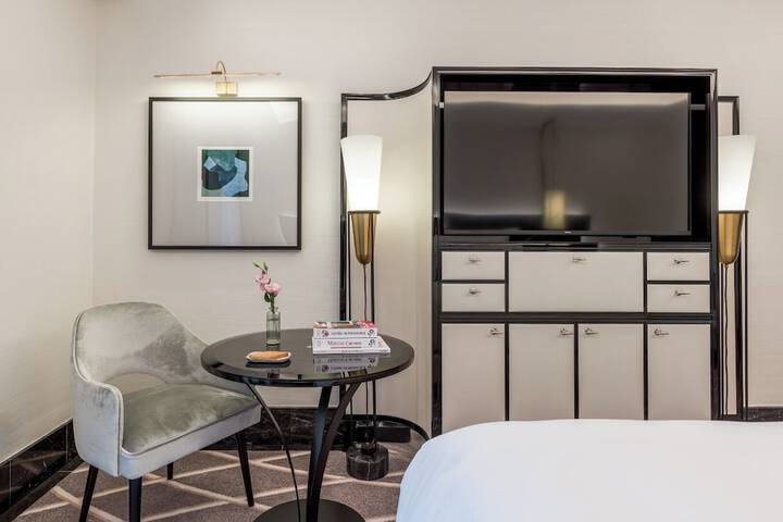 Room 26 of 106